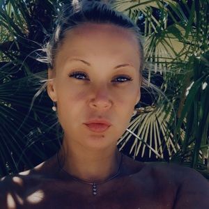 Meet your Posher, Loni